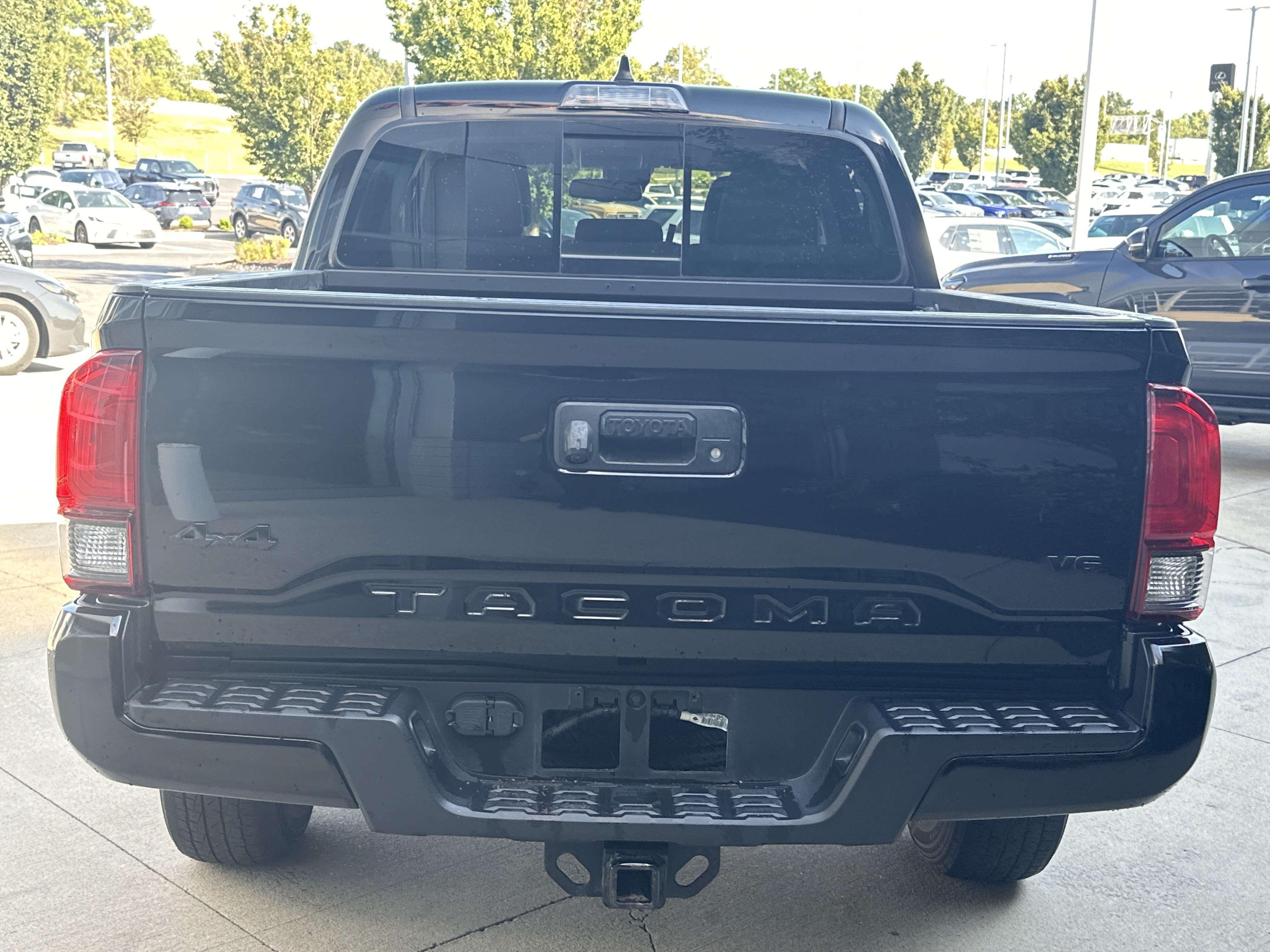 Used 2023 Toyota Tacoma SR5 w/ Technology Package AWD/4WD image 8