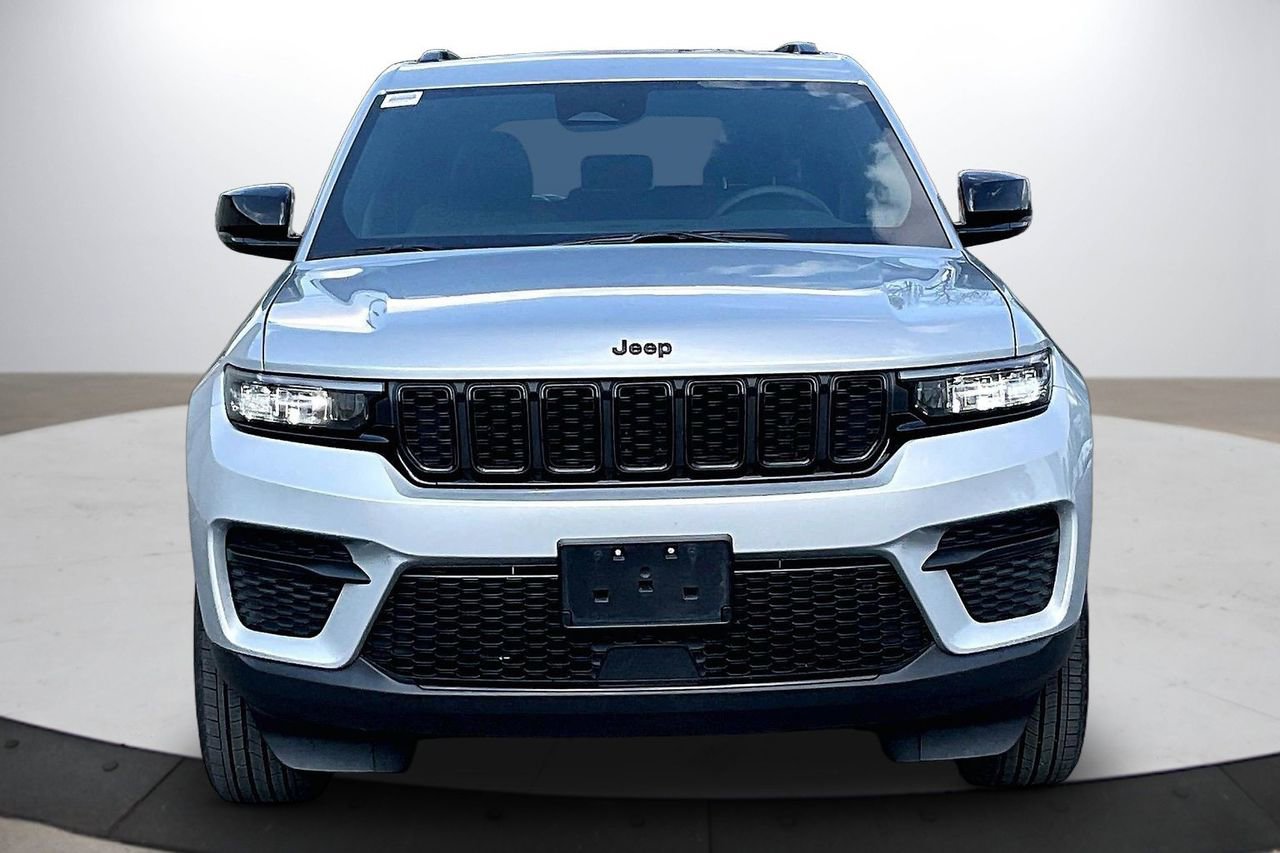 Certified 2025 Jeep Grand Cherokee Altitude image 3