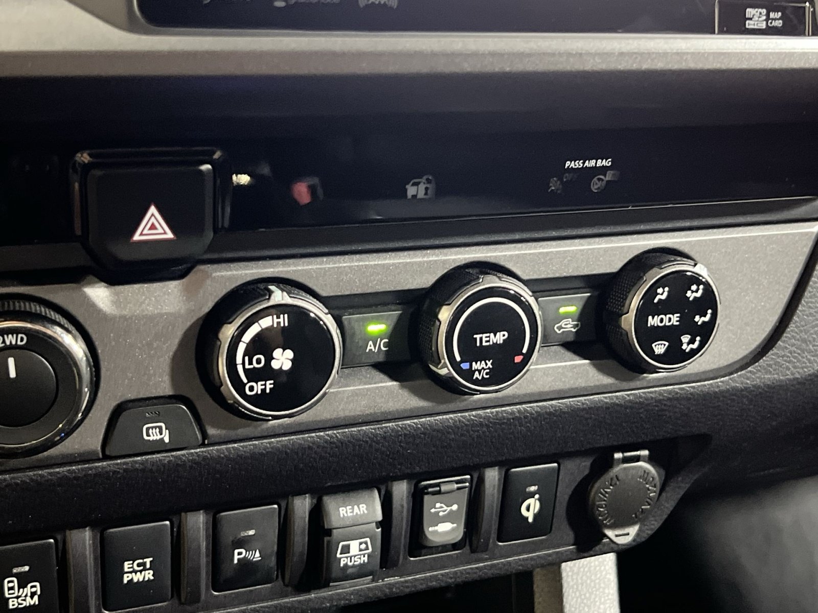 Used 2018 Toyota Tacoma TRD Sport w/ Technology Package AWD/4WD image 22