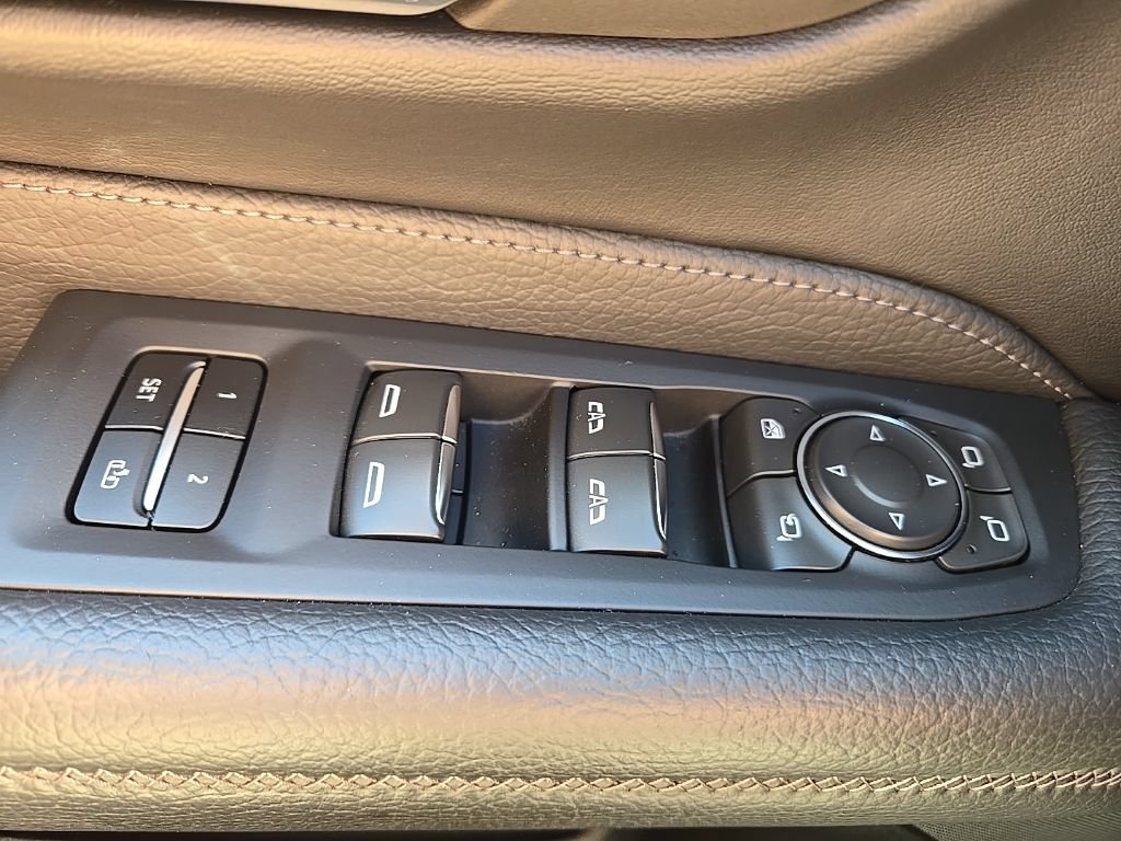 Used 2024 GMC Yukon XL Denali AWD/4WD image 23