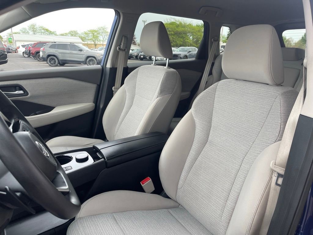 Used 2022 Nissan Rogue SV AWD/4WD image 14
