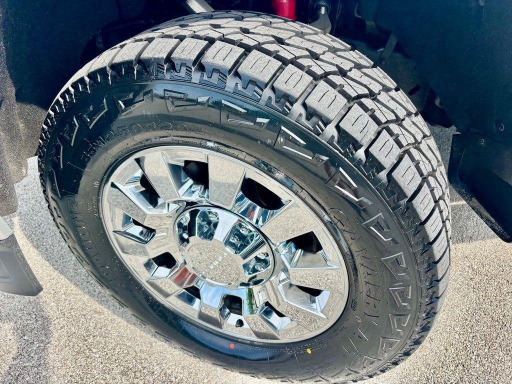 Used 2019 GMC Sierra 2500 Denali w/ Duramax Plus Package AWD/4WD image 4