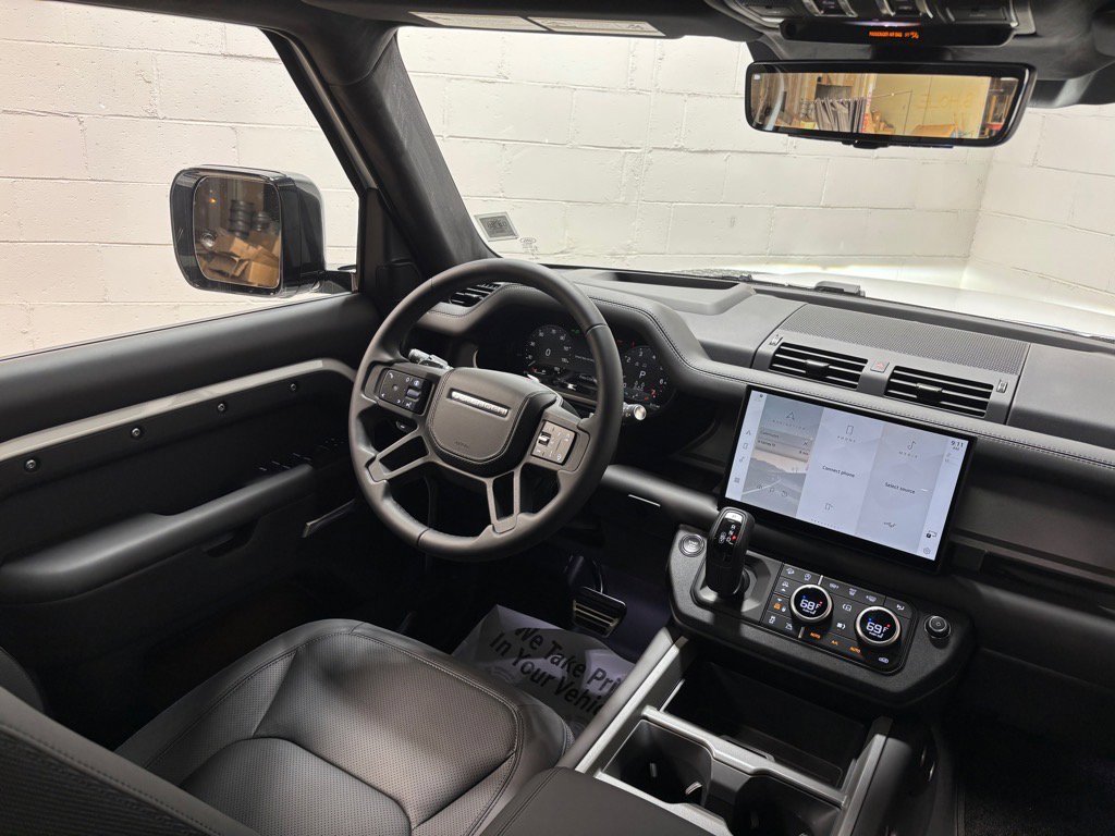New 2025 Land Rover Defender 130 V8 AWD/4WD image 34