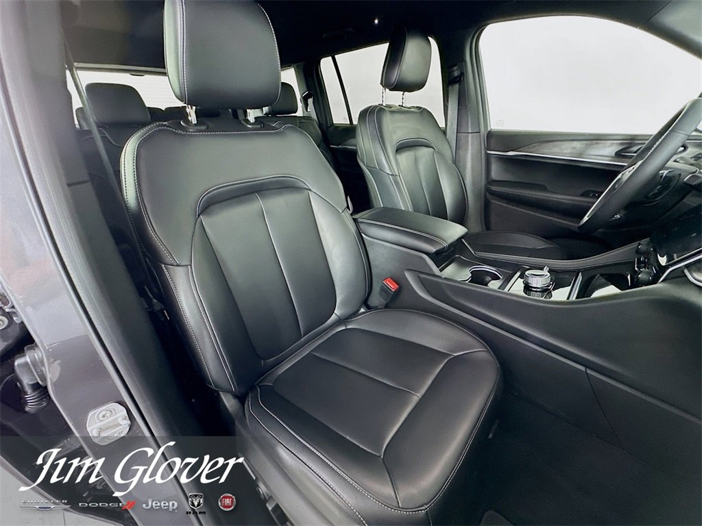 Used 2025 Jeep Grand Cherokee L Limited image 17