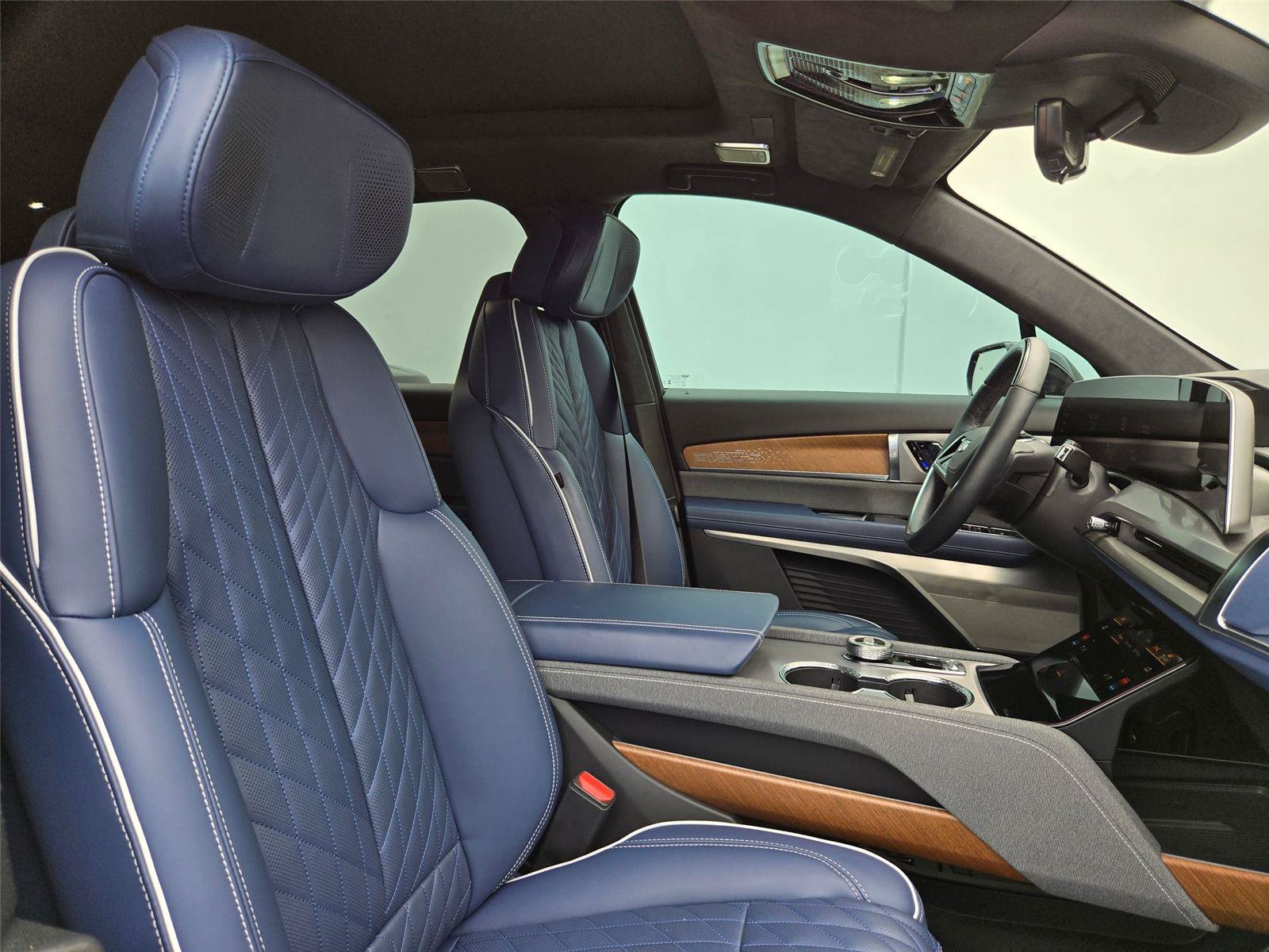 New 2026 Cadillac Vistiq Premium Luxury w/ LPO, Floor Liner Package AWD/4WD image 31