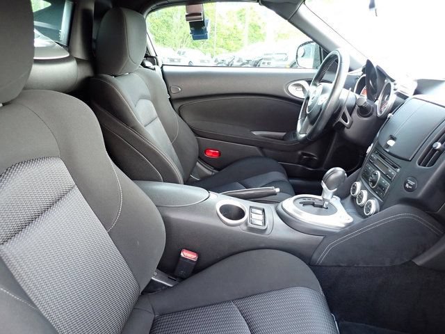 Used 2010 Nissan 370Z Roadster RWD image 10