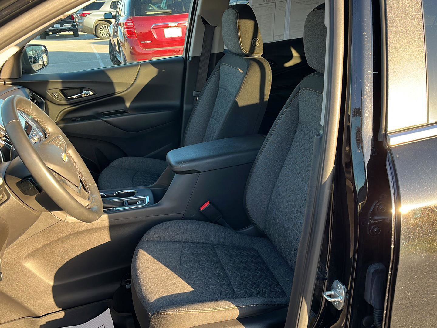 Used 2023 Chevrolet Equinox LT image 30