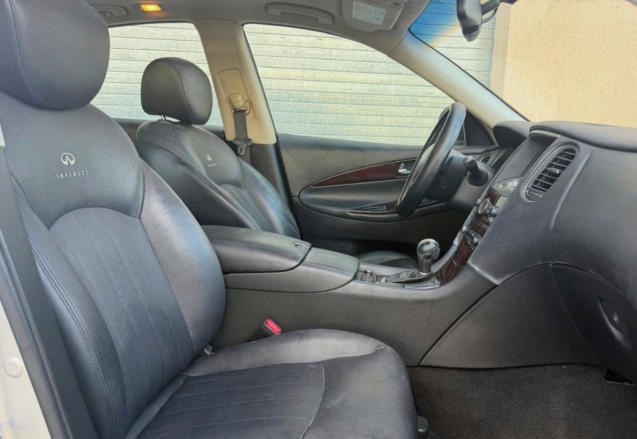 Used 2010 INFINITI EX35 Journey RWD image 18