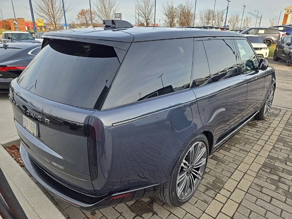 Used 2025 Land Rover Range Rover Long Wheelbase SE image 5