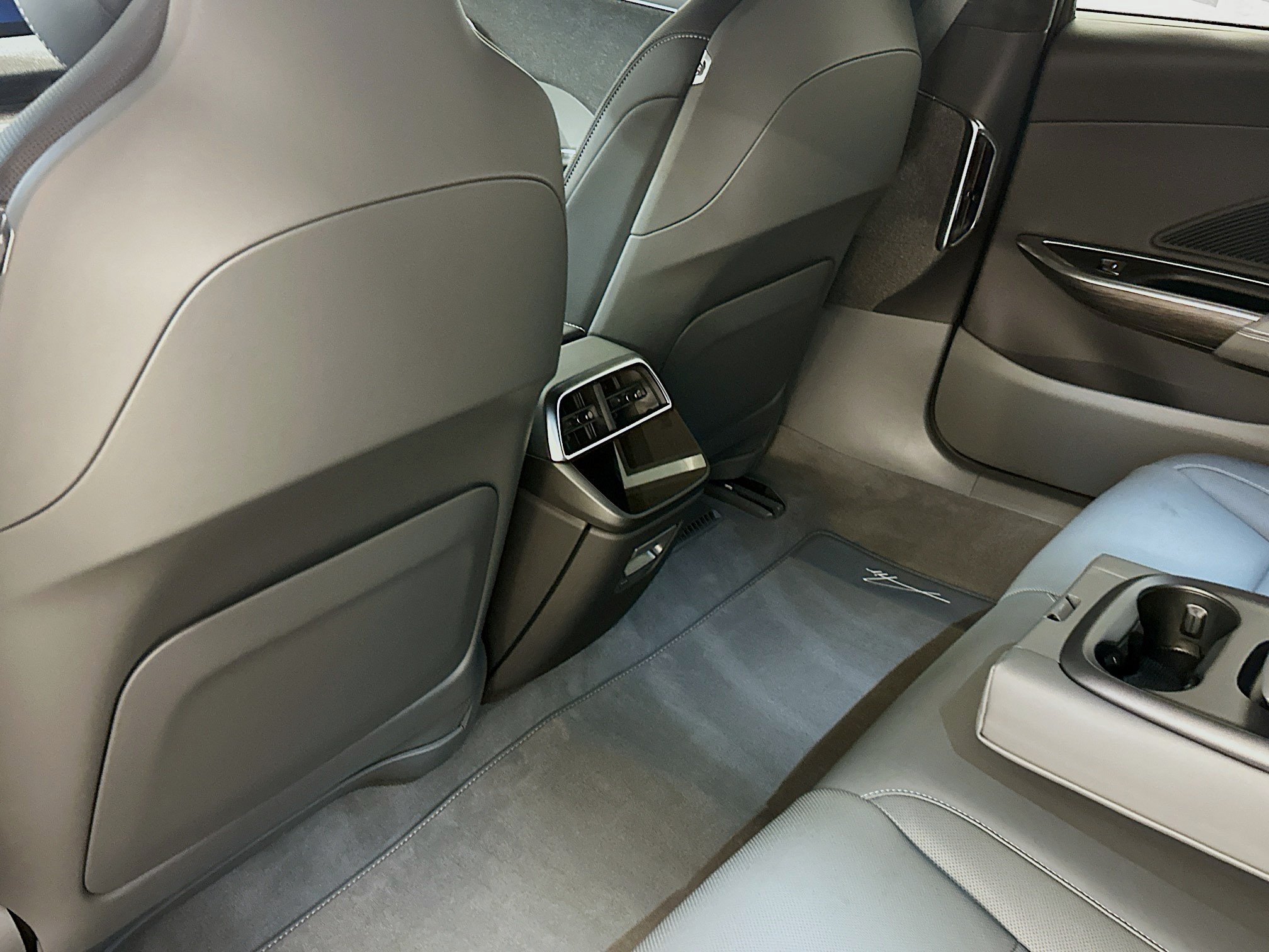 Used 2024 Lucid Air Touring AWD/4WD image 28