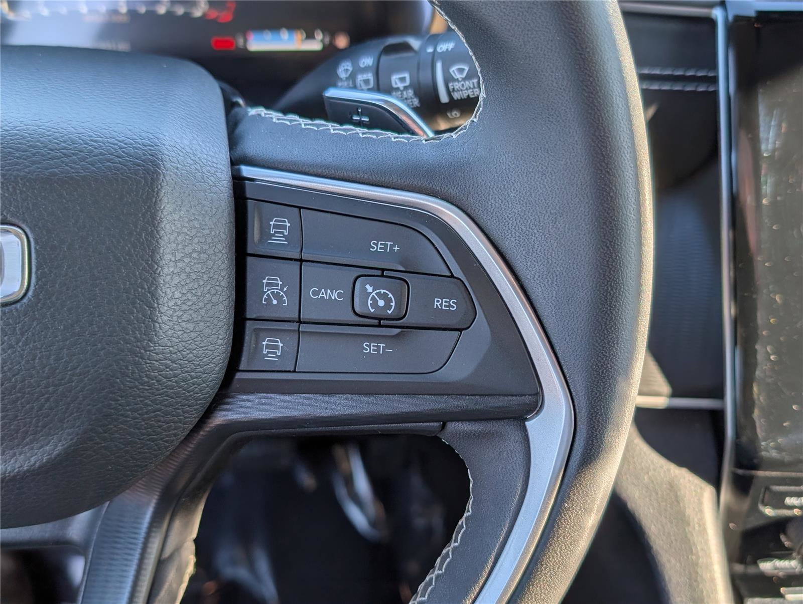 Used 2023 Jeep Grand Cherokee Laredo X image 22