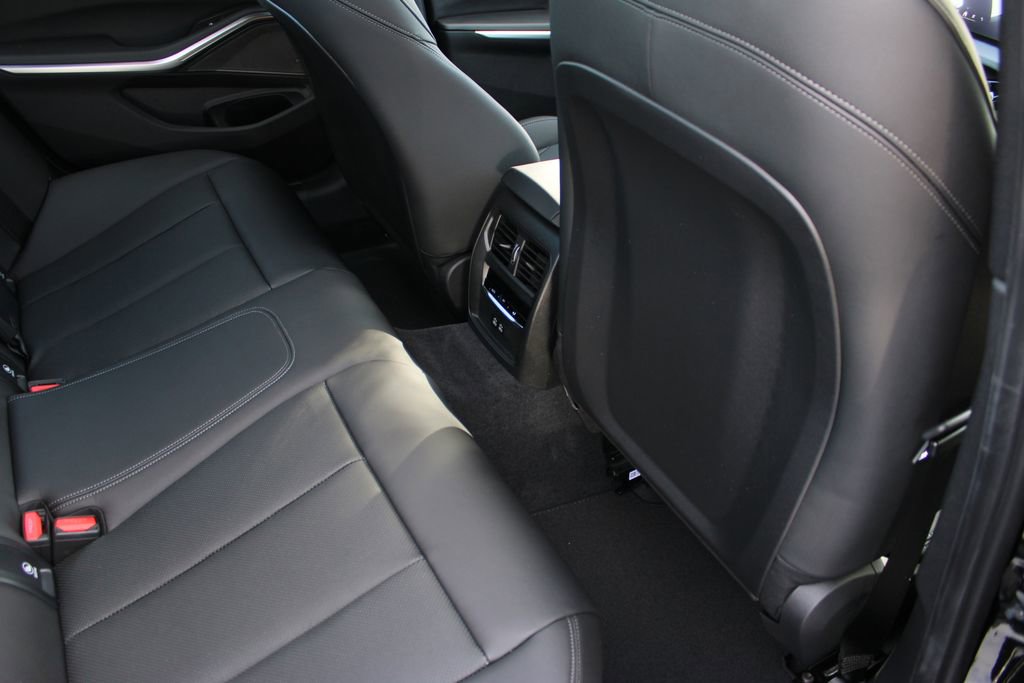 New 2026 BMW 330i xDrive Sedan w/ M Sport Package image 48