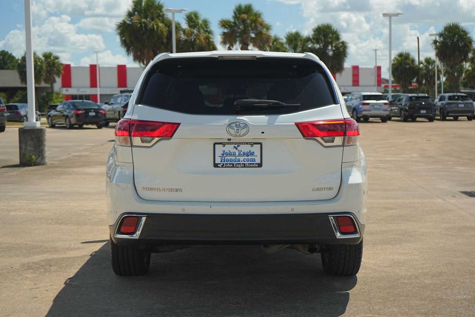 Used 2017 Toyota Highlander Limited Platinum FWD image 5