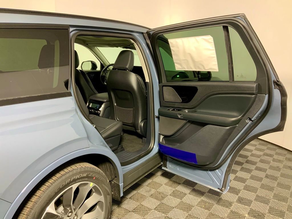 New 2026 Lincoln Aviator AWD image 34