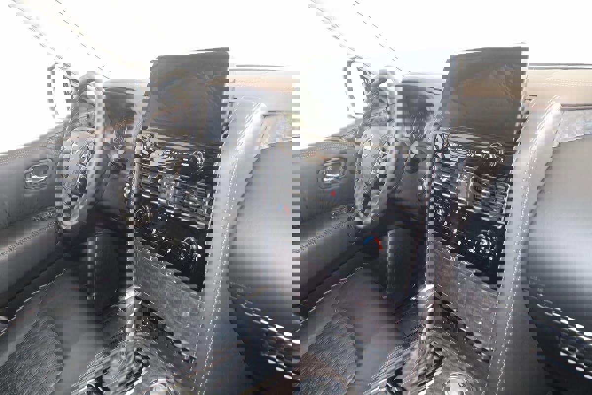 Used 2024 Nissan Armada Platinum w/ Captain's Chairs Package image 48