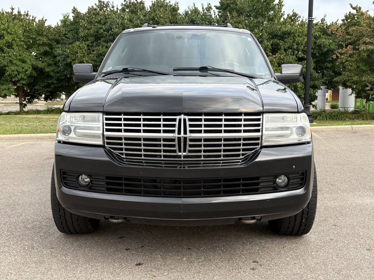 Used 2010 Lincoln Navigator 4WD image 4