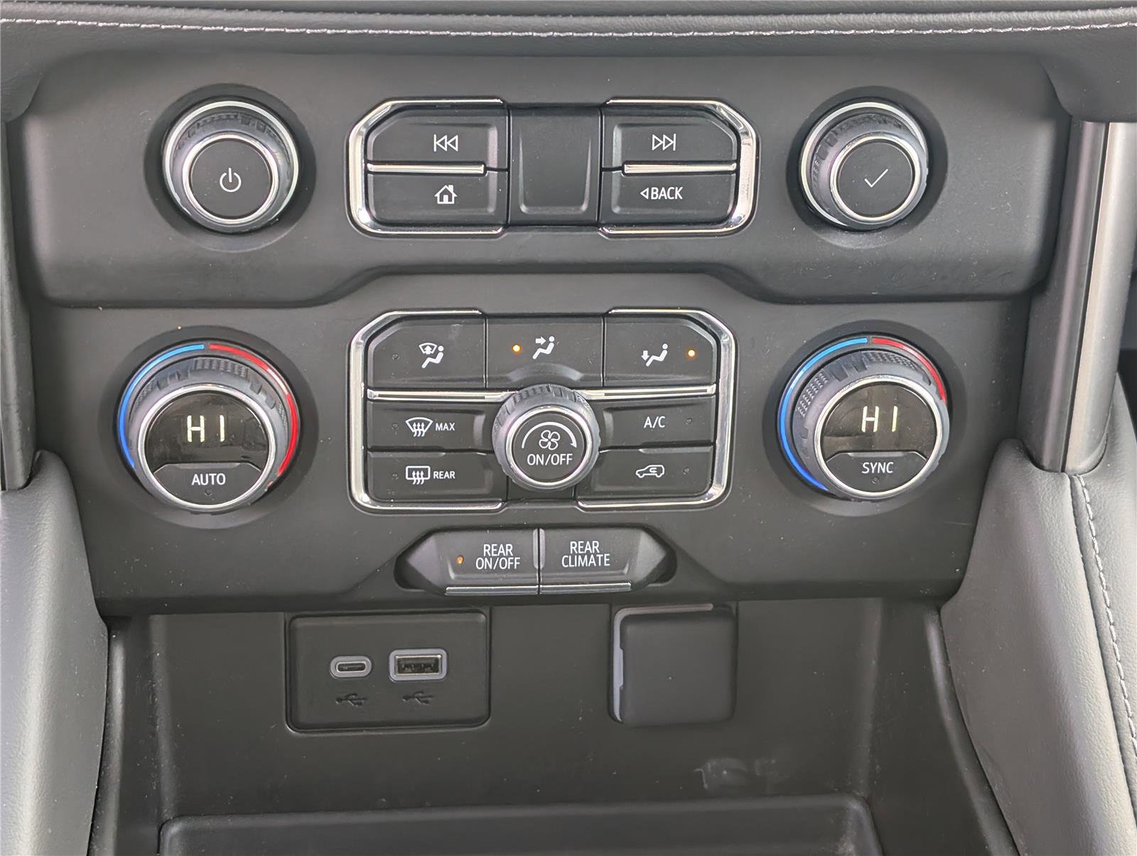 Used 2024 Chevrolet Tahoe LS image 25