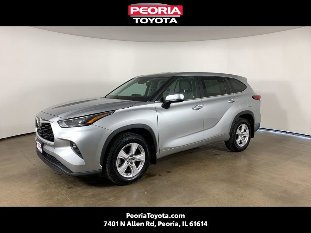 Used 2023 Toyota Highlander LE image 1