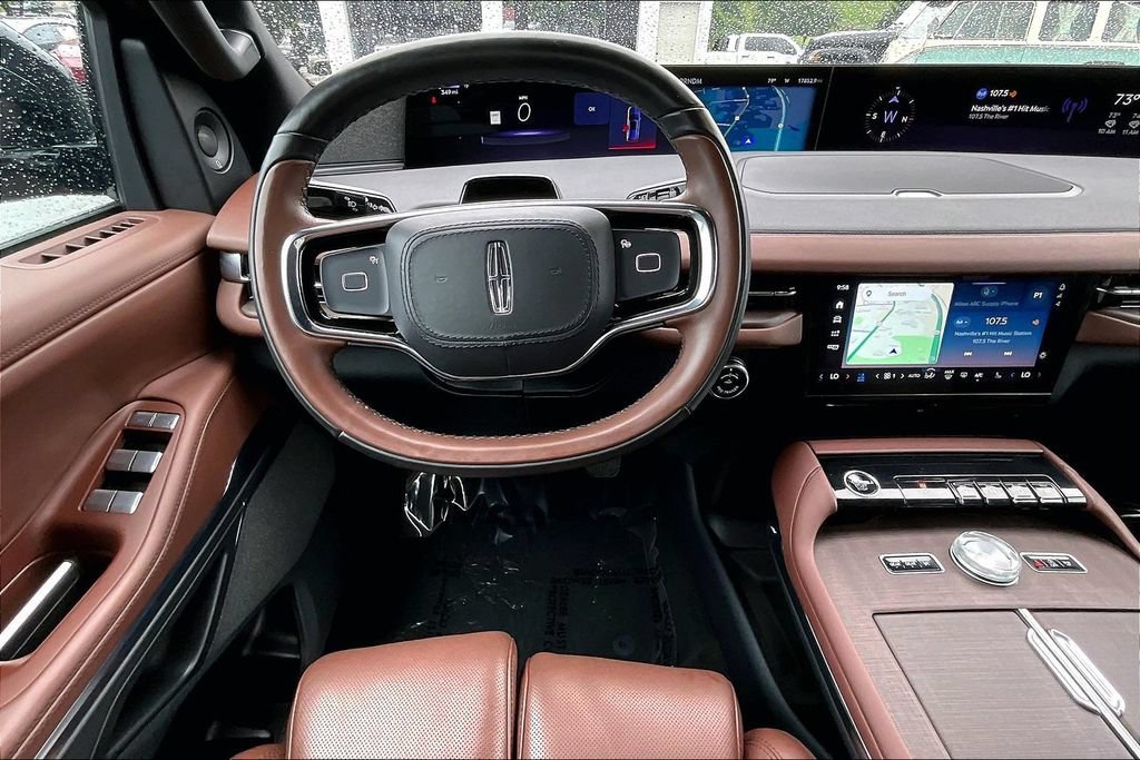 Used 2025 Lincoln Navigator L Reserve AWD/4WD image 10