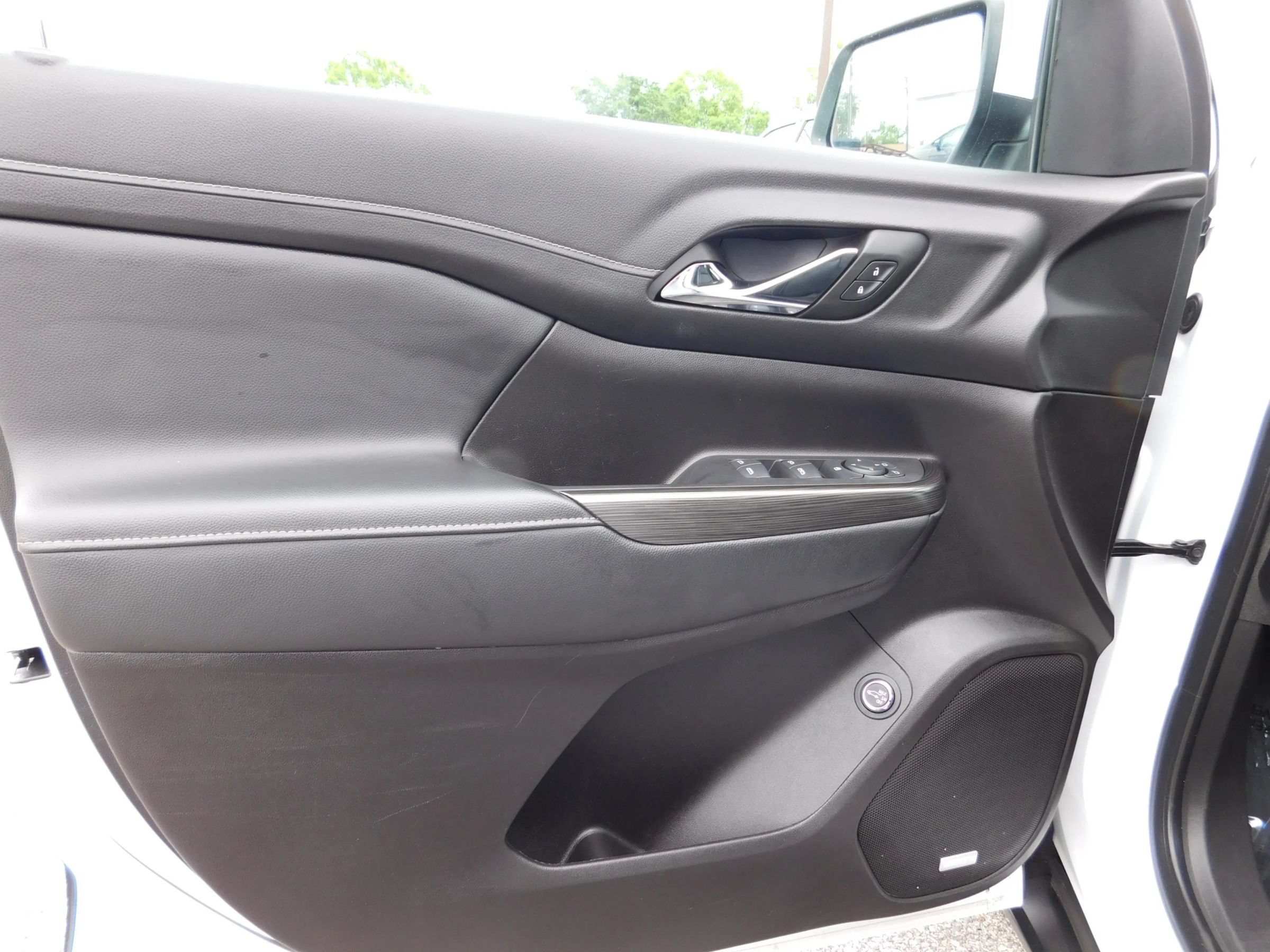 Used 2023 GMC Acadia SLT FWD image 15