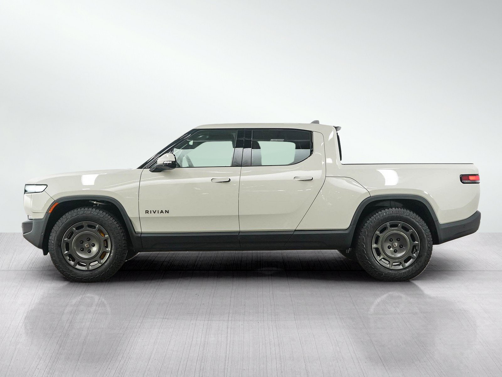 Used 2025 Rivian R1T Adventure Tri AWD/4WD image 2