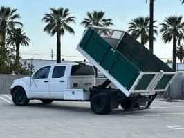 Used 2007 Nissan Frontier SE w/ SE Value Truck Pkg RWD image 2