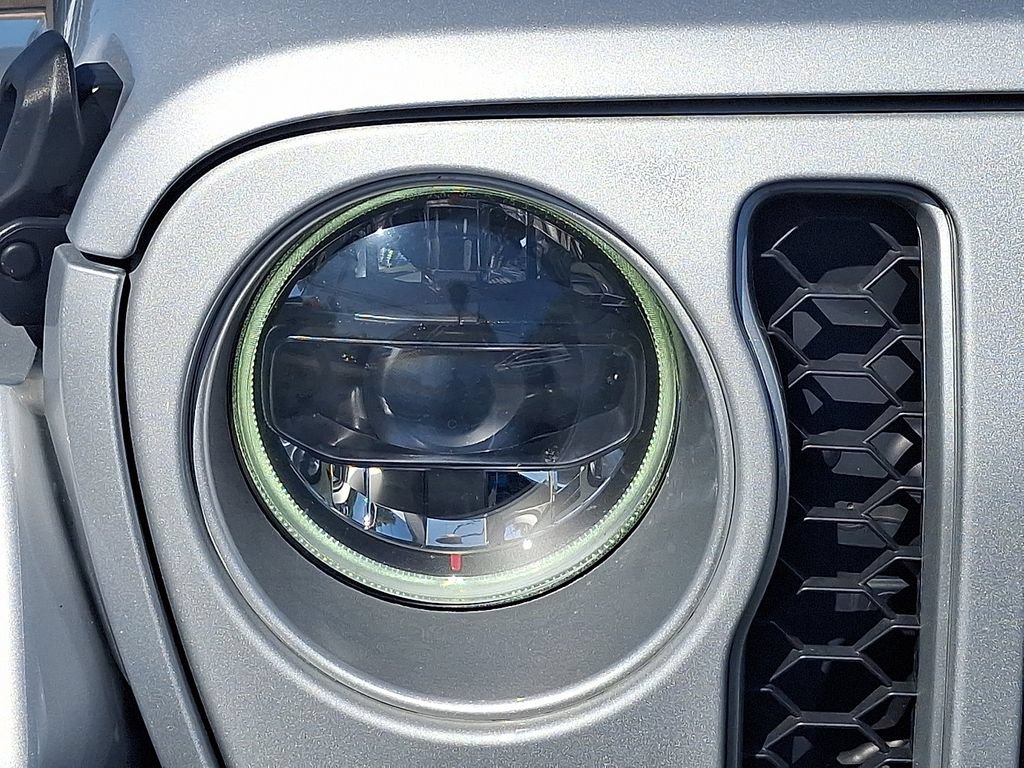 Used 2023 Jeep Wrangler Unlimited Sahara w/ Cold Weather Group AWD/4WD image 10