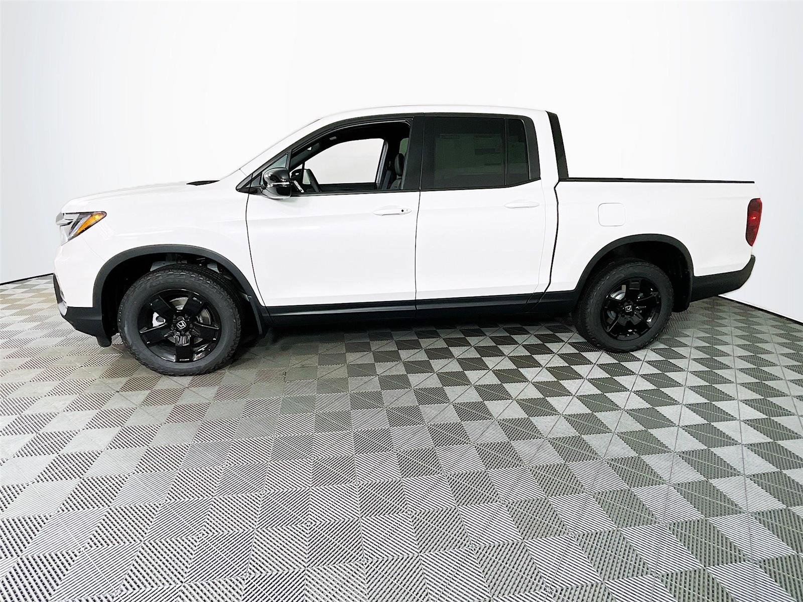 New 2026 Honda Ridgeline Black Edition image 3
