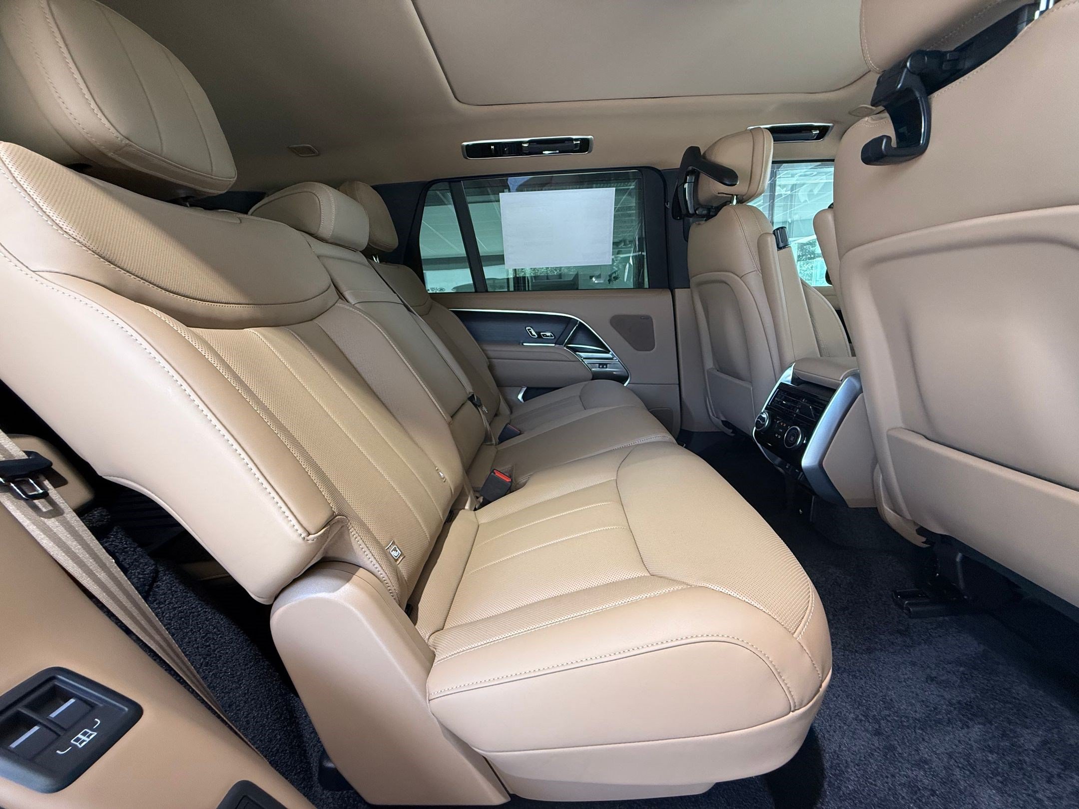New 2026 Land Rover Range Rover Long Wheelbase SE AWD/4WD image 27