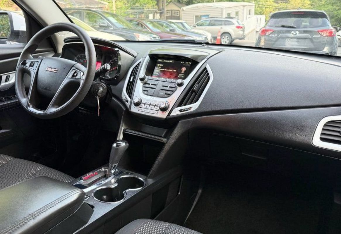 Used 2017 GMC Terrain SLE FWD image 13