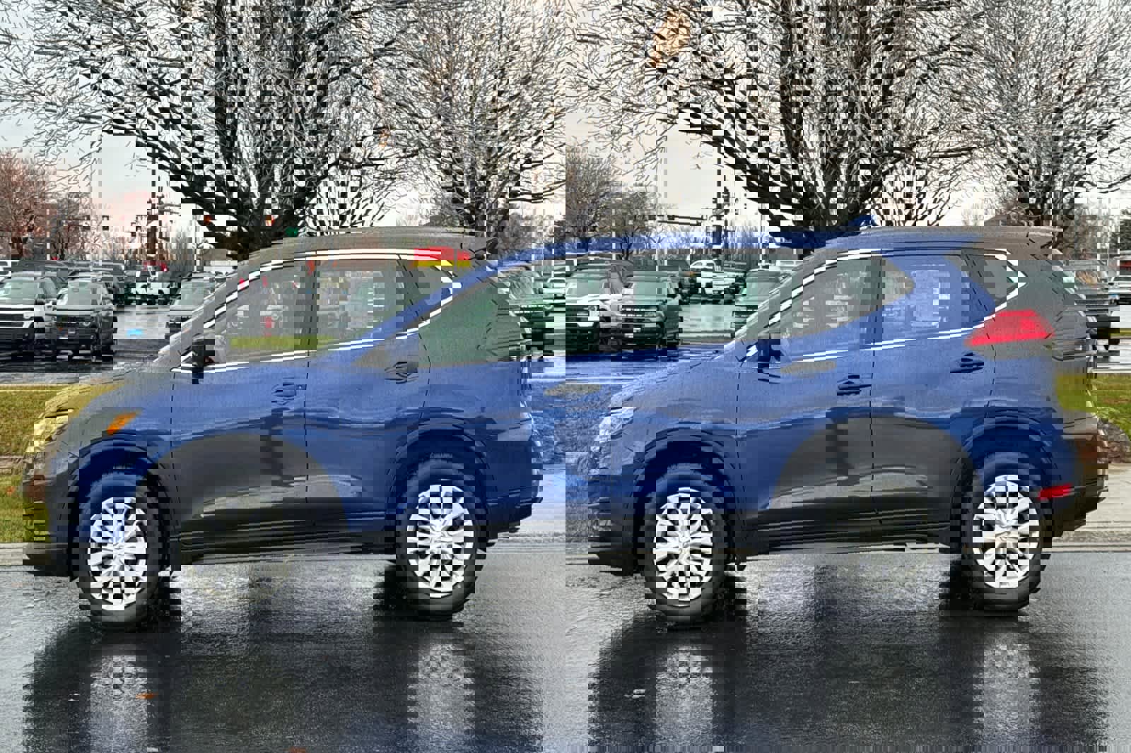 Used 2017 Nissan Rogue S image 5