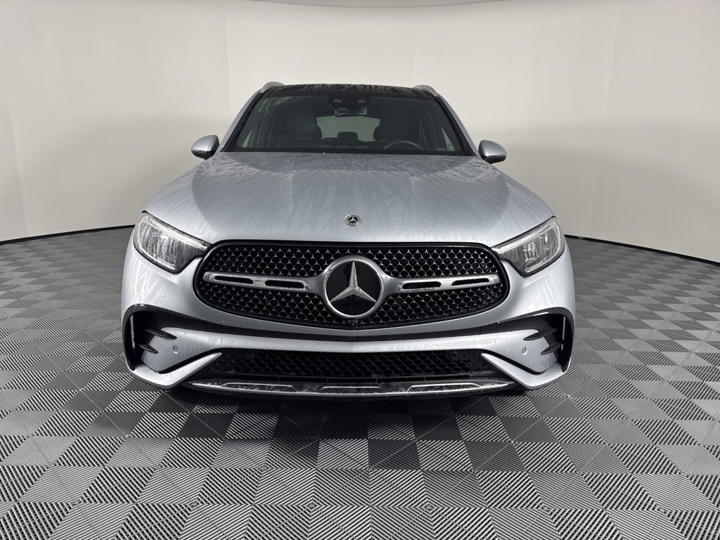 Used 2025 Mercedes-Benz GLC 350e 4MATIC image 3