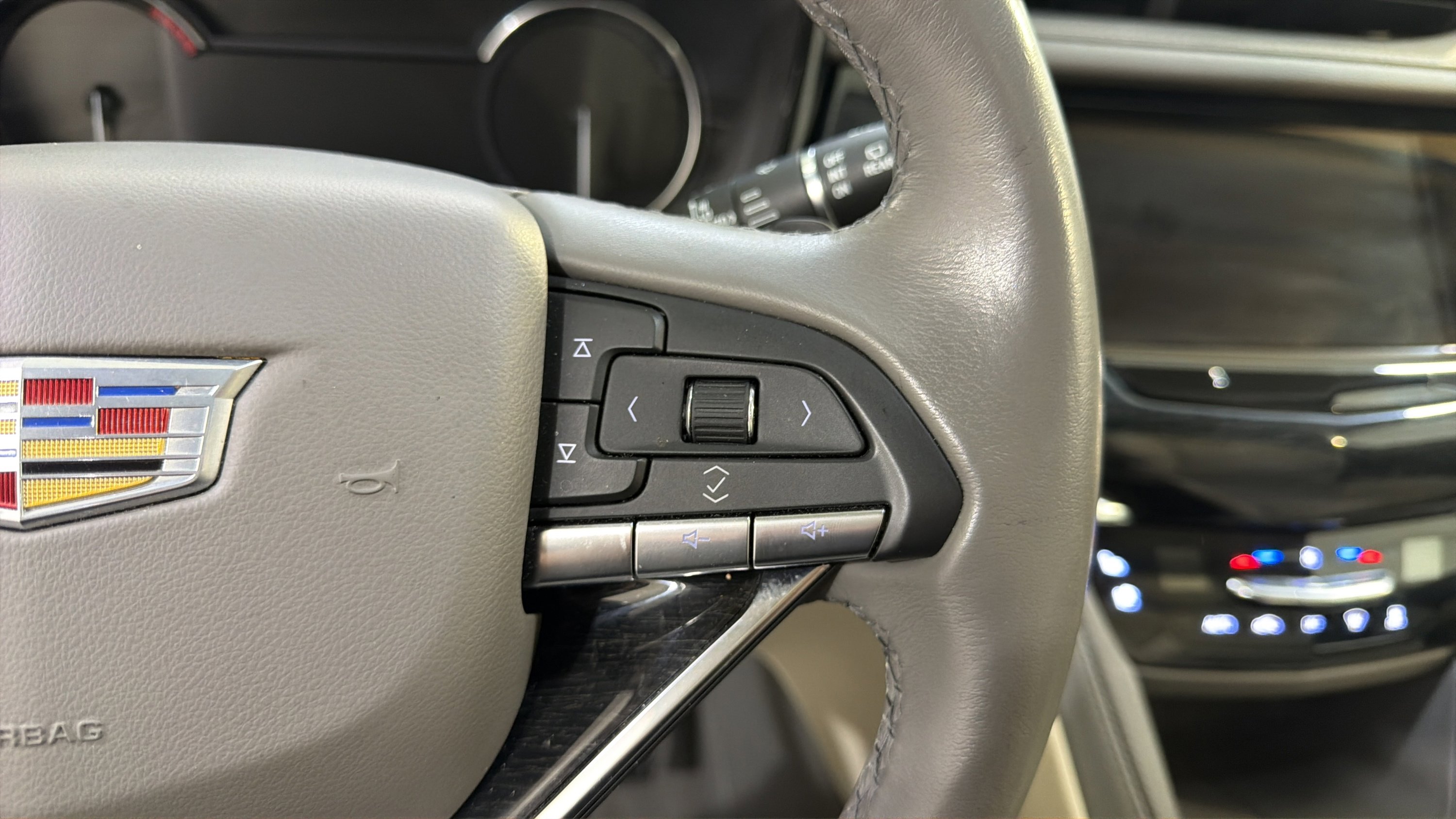 Used 2023 Cadillac XT6 Premium Luxury FWD image 16