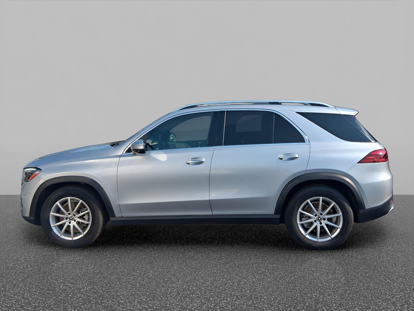 Used 2025 Mercedes-Benz GLE 350 4MATIC image 3