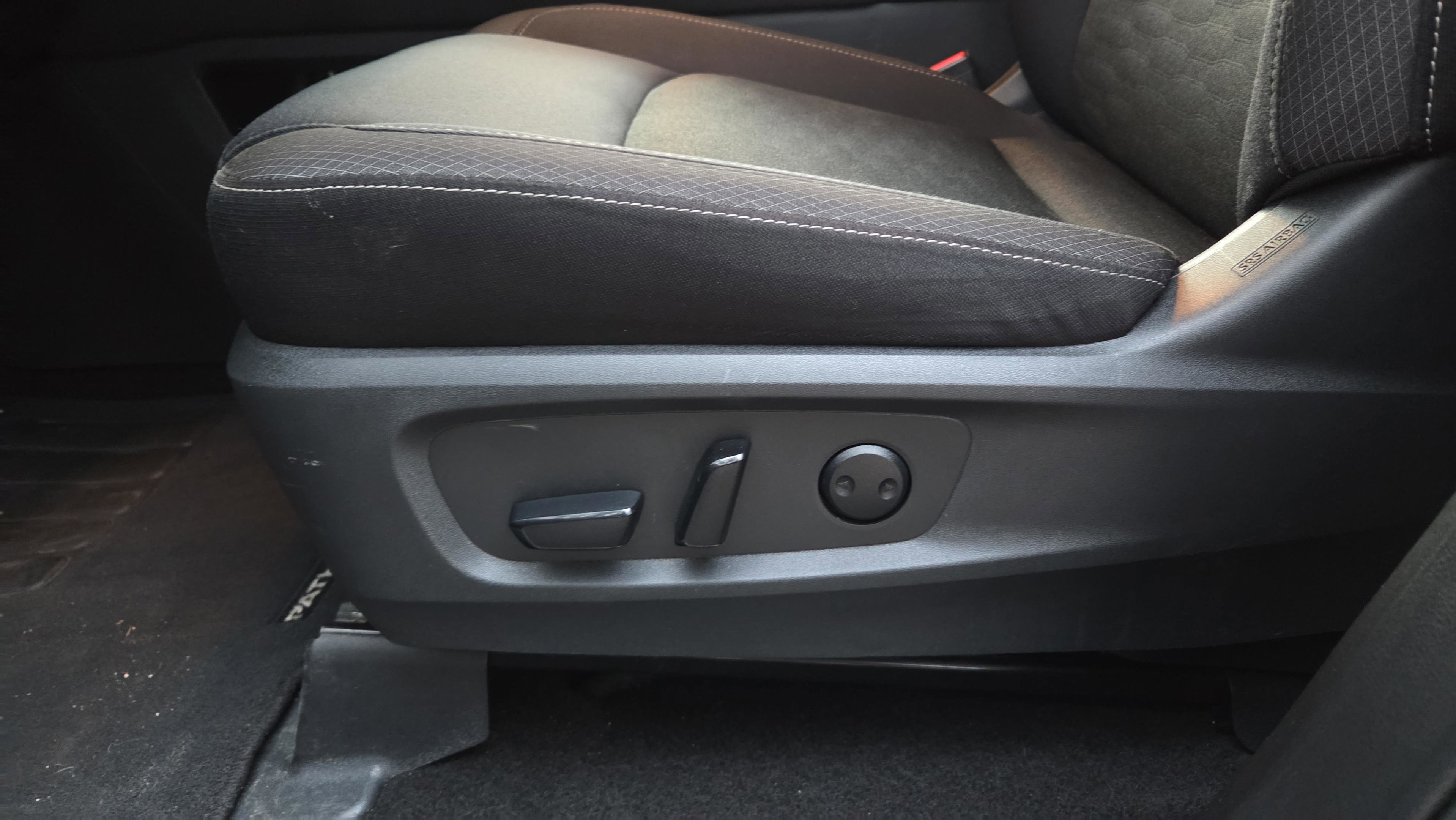 Used 2024 Nissan Pathfinder SV image 21