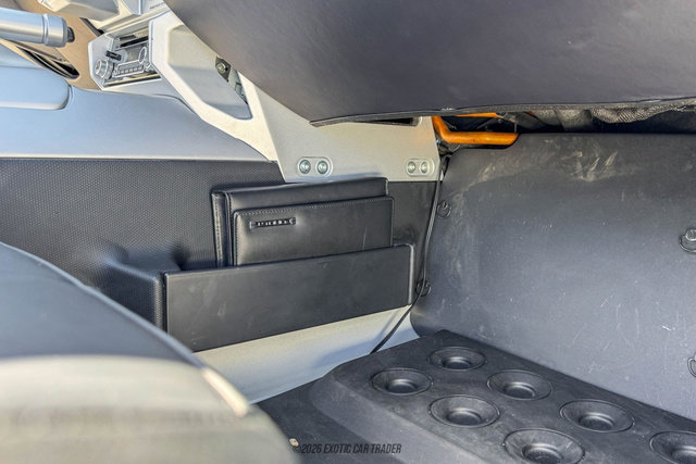 Used 2005 Ford GT RWD image 45