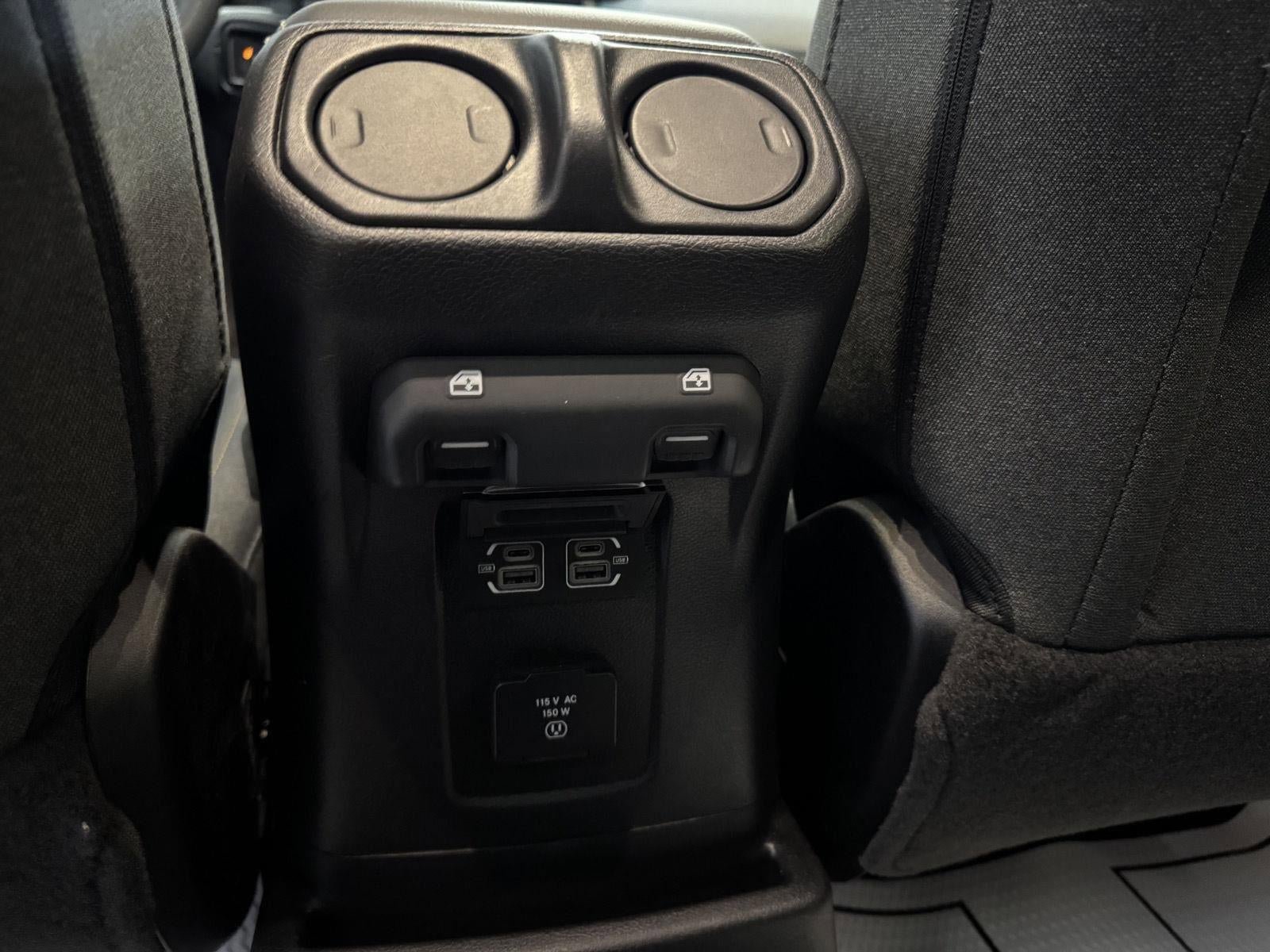 Used 2025 Jeep Wrangler Unlimited Sahara AWD/4WD image 27