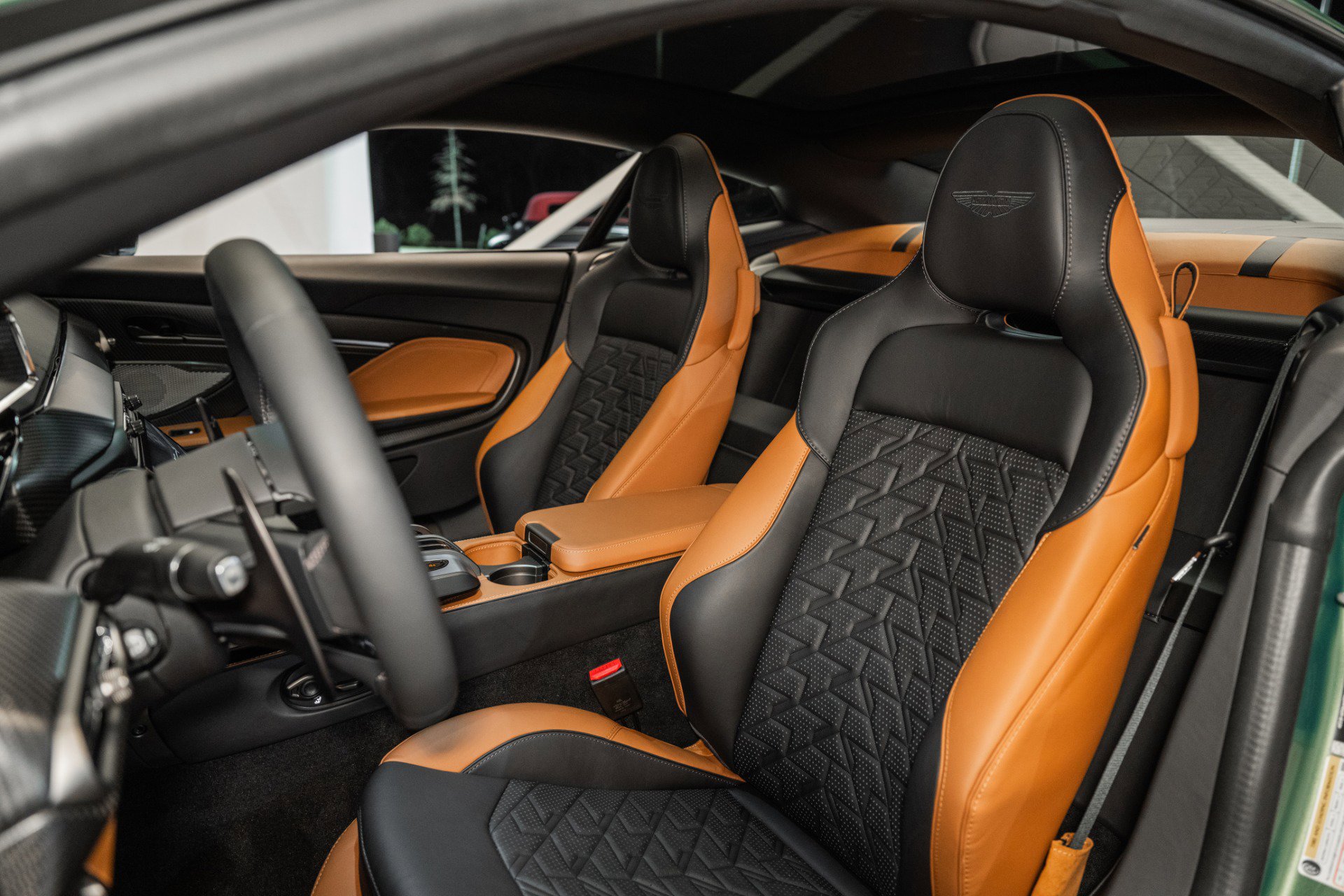 Used 2025 Aston Martin Vanquish Coupe image 12