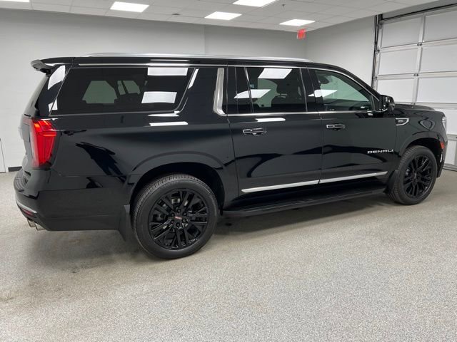 Used 2022 GMC Yukon XL Denali w/ Advanced Technology Package image 11