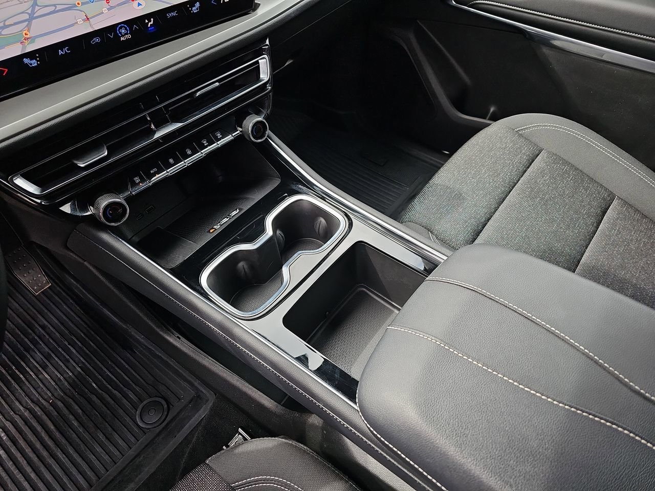 Certified 2025 Chevrolet Traverse LT w/ Sun and Wheel Package image 31