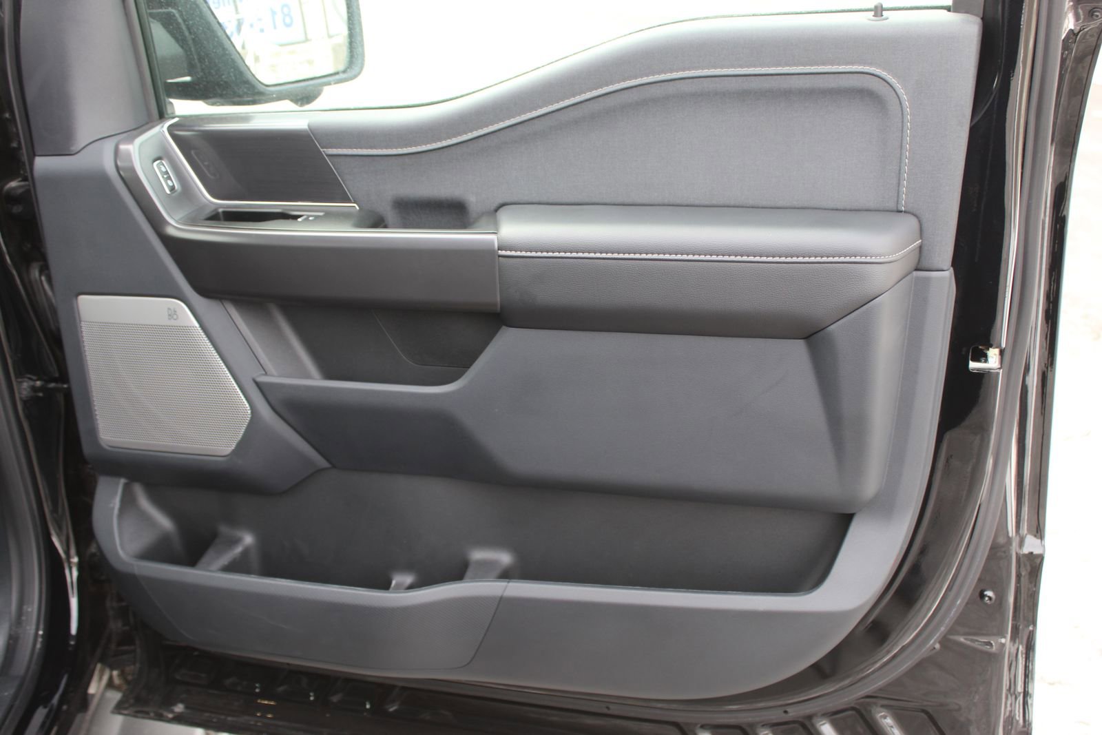 New 2025 Ford F150 Lariat w/ Equipment Group 501A Mid image 14