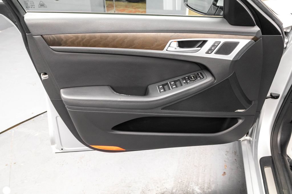 Used 2017 Genesis G80 3.8 w/ Option Group 03 image 30