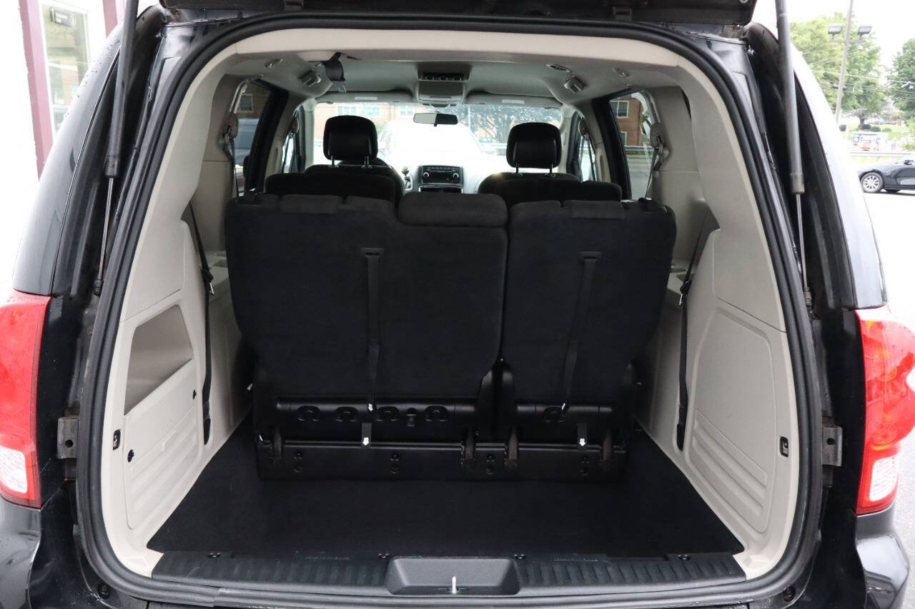 Used 2016 Dodge Grand Caravan SE w/ Quick Order Package 29E SE FWD image 4
