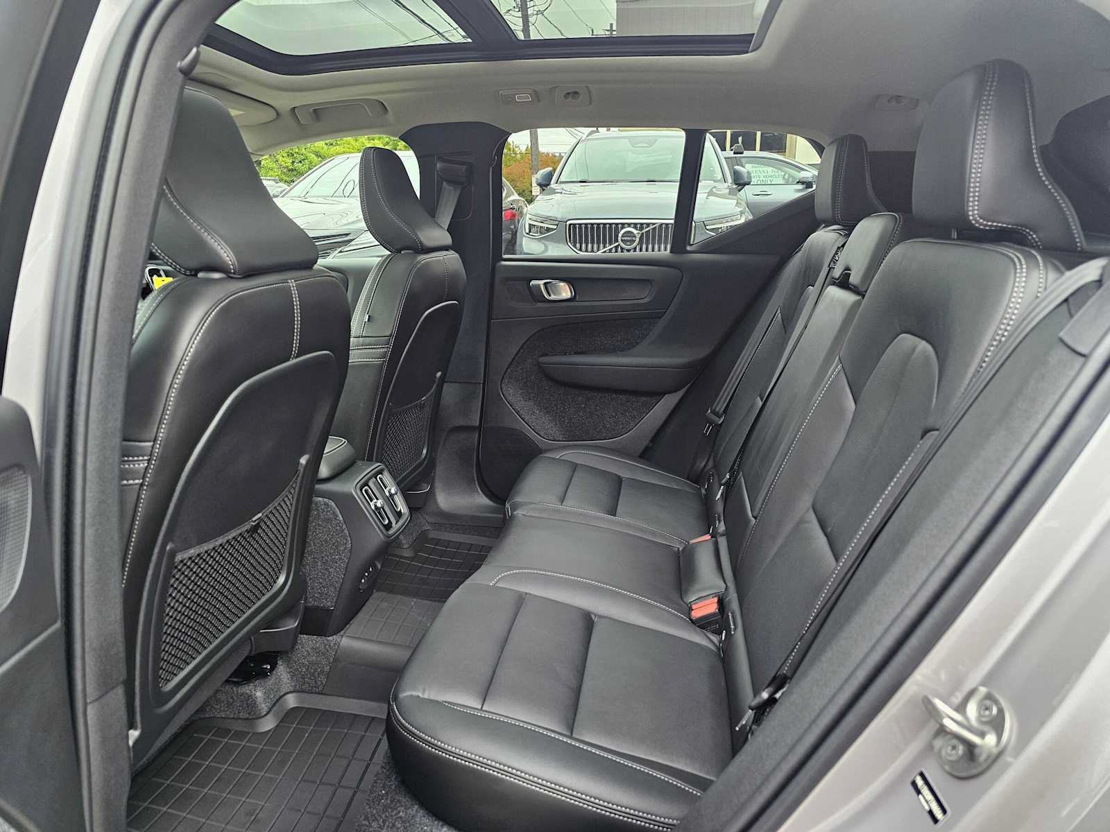New 2026 Volvo XC40 B5 Plus w/ Protection Package Premier AWD/4WD image 18