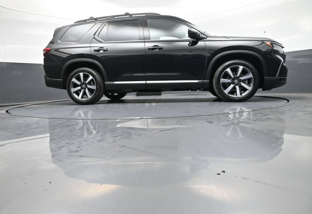 Certified 2025 Honda Pilot Touring image 32