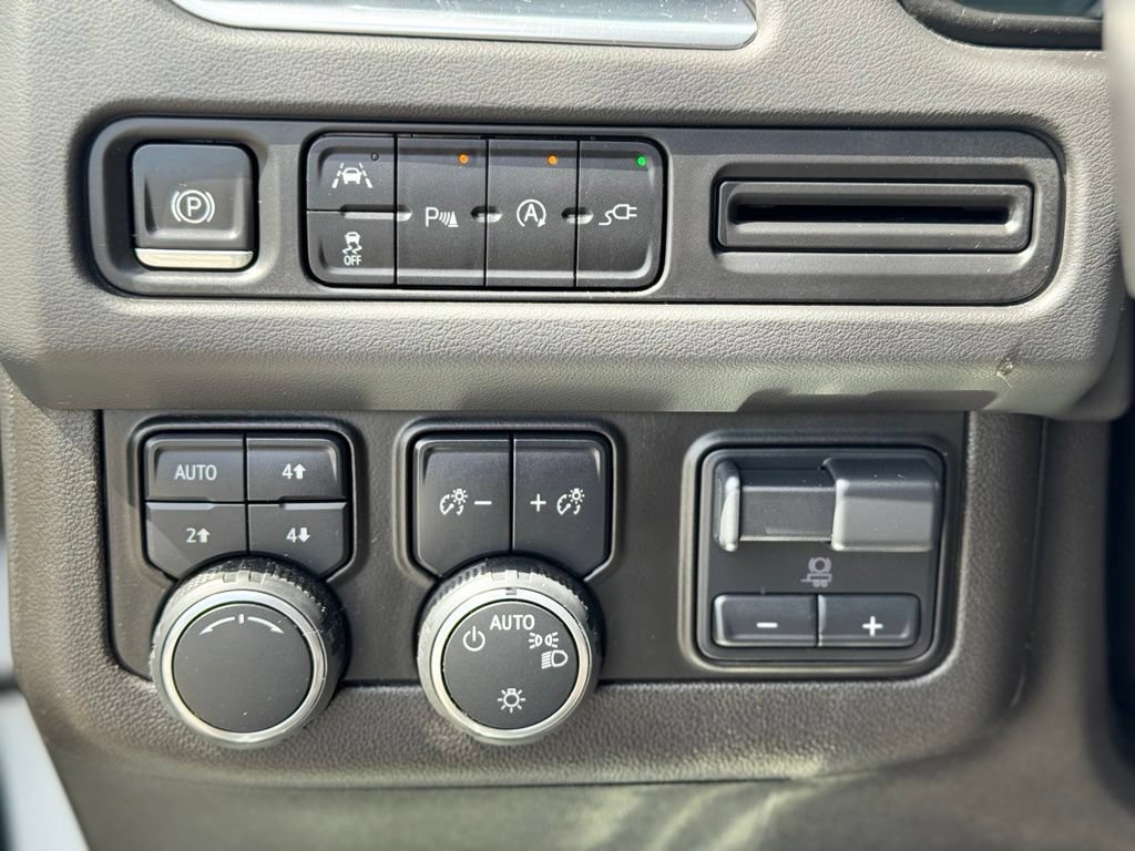 Used 2021 Chevrolet Tahoe LT w/ LT Signature Package AWD/4WD image 21
