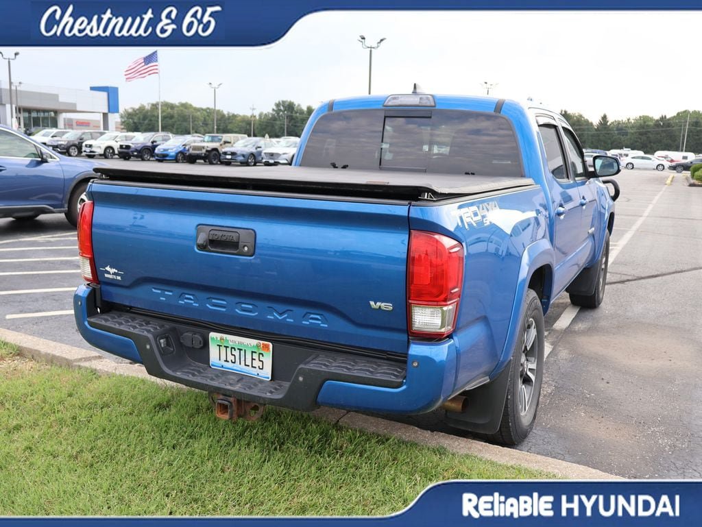 Used 2017 Toyota Tacoma TRD Sport AWD/4WD image 20