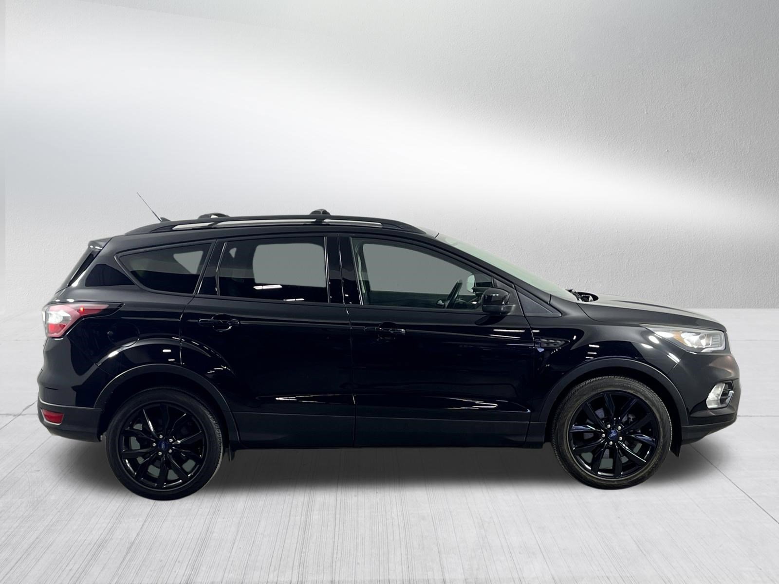 Used 2018 Ford Escape SE w/ SE Sport Appearance Package image 8