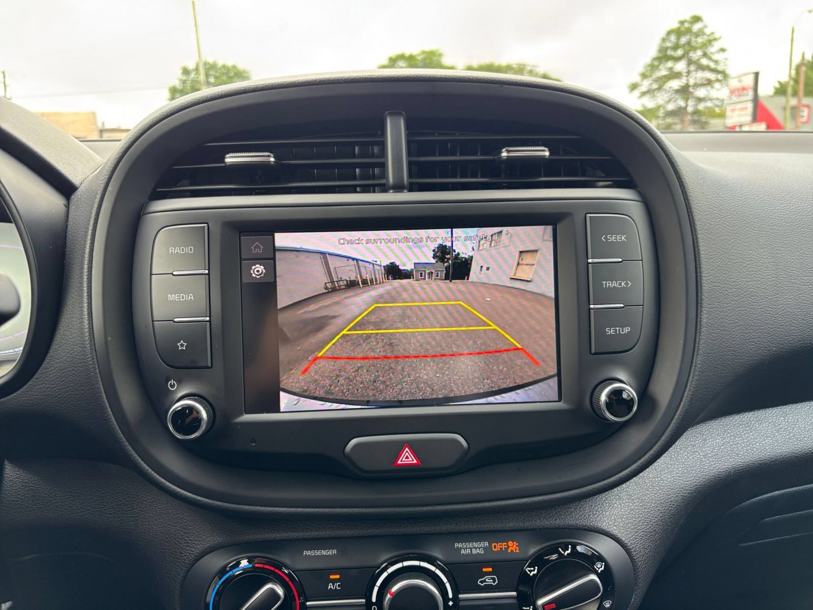 Used 2025 Kia Soul LX w/ LX Technology Package FWD image 18