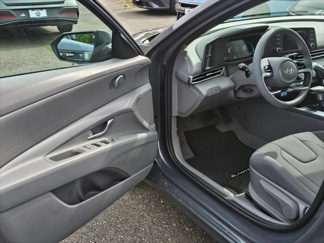 New 2026 Hyundai Elantra SE FWD image 17